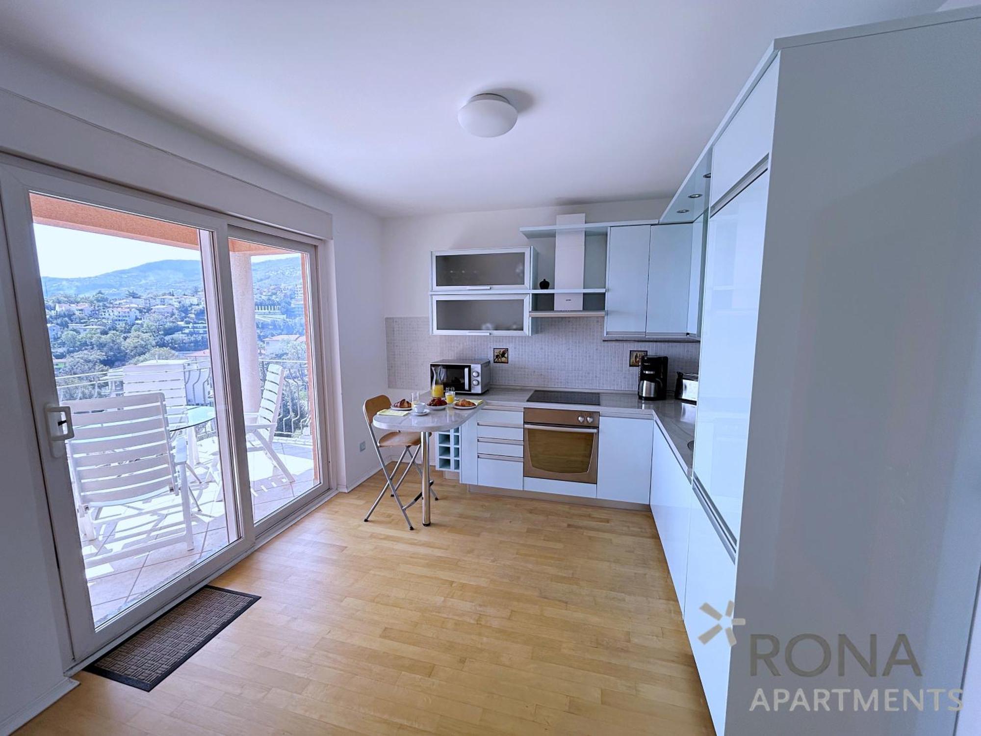 Rona Spacious Apartment With A Panoramic View Ičići Esterno foto