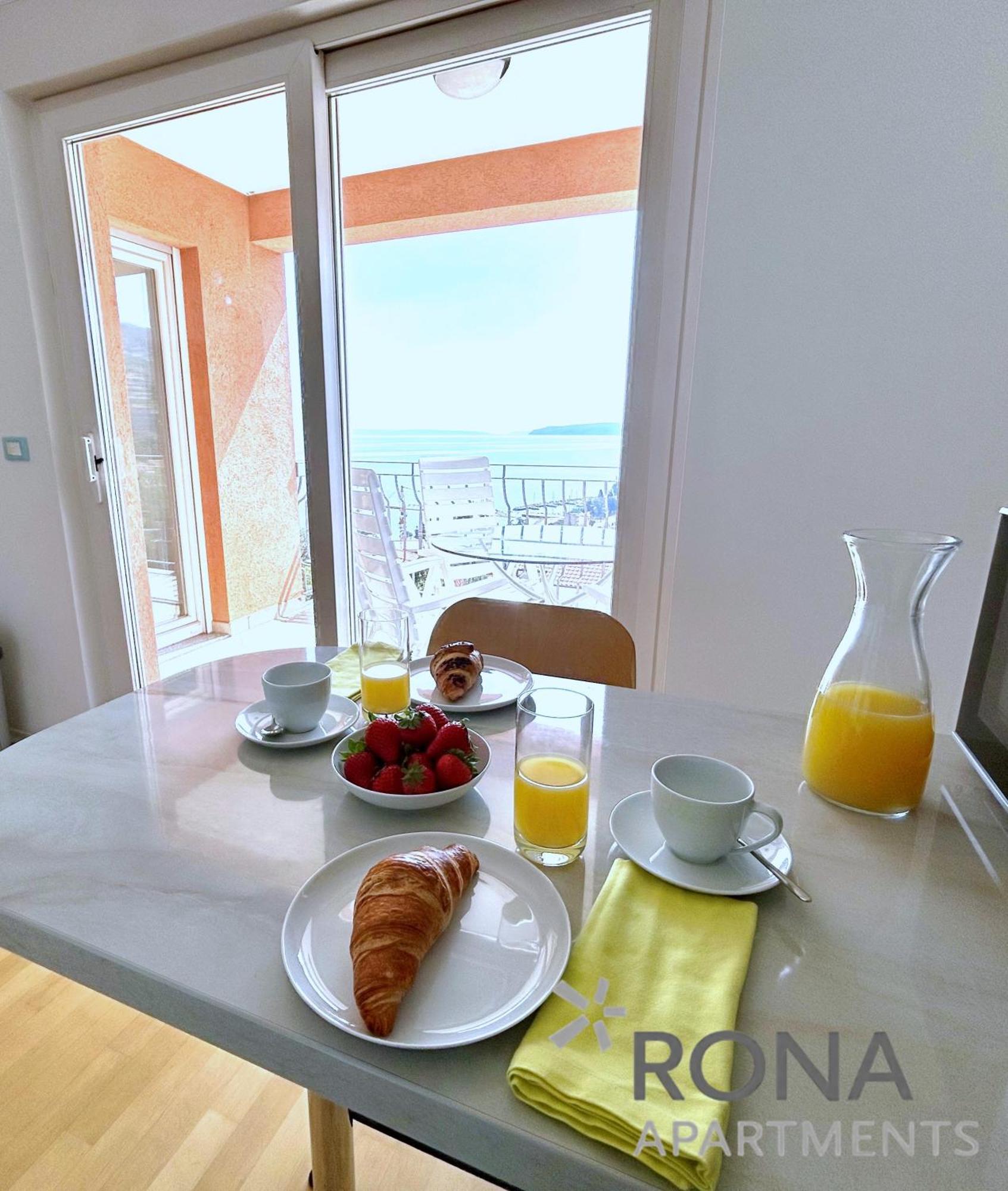 Rona Spacious Apartment With A Panoramic View Ičići Esterno foto