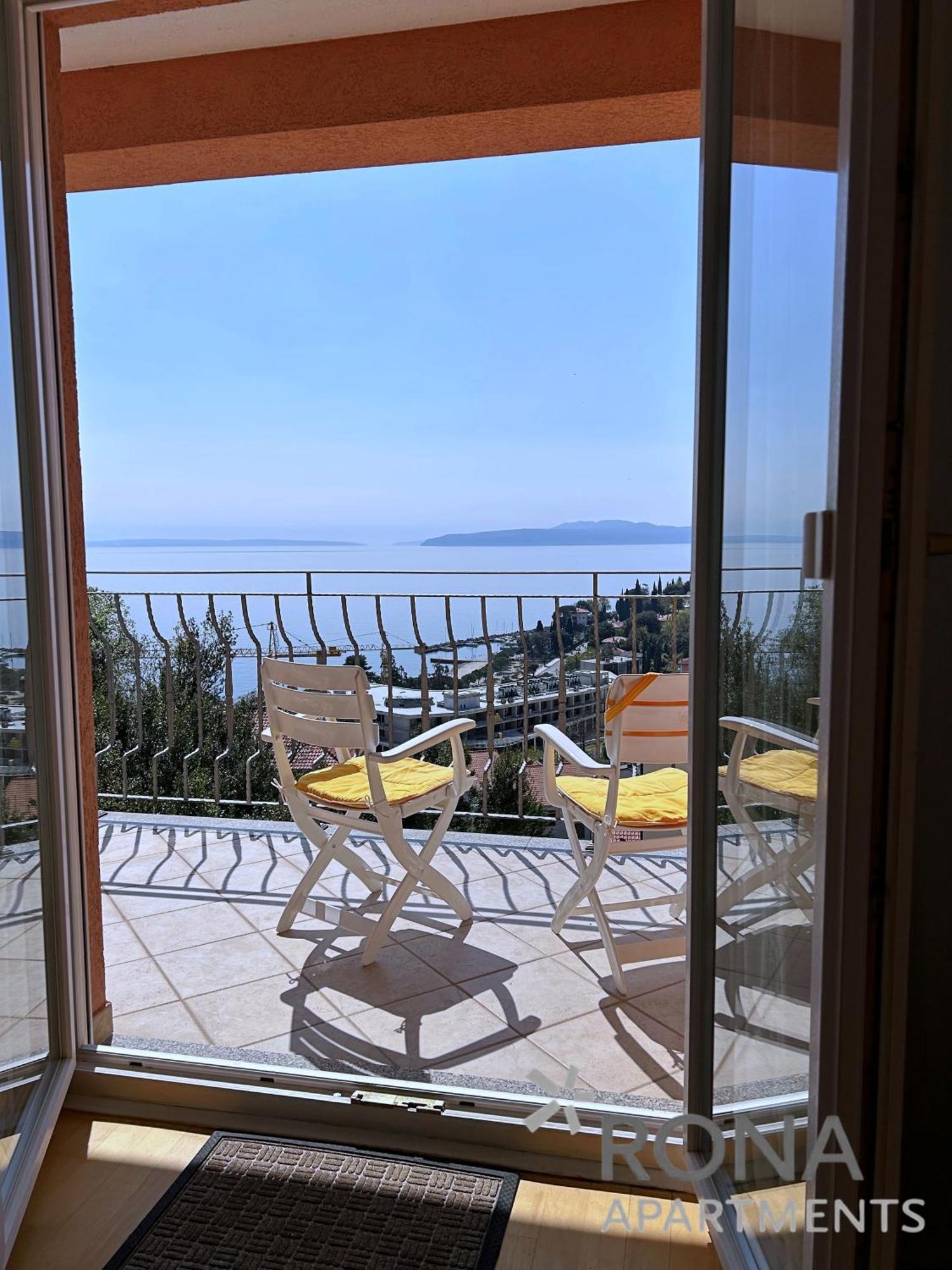 Rona Spacious Apartment With A Panoramic View Ičići Esterno foto